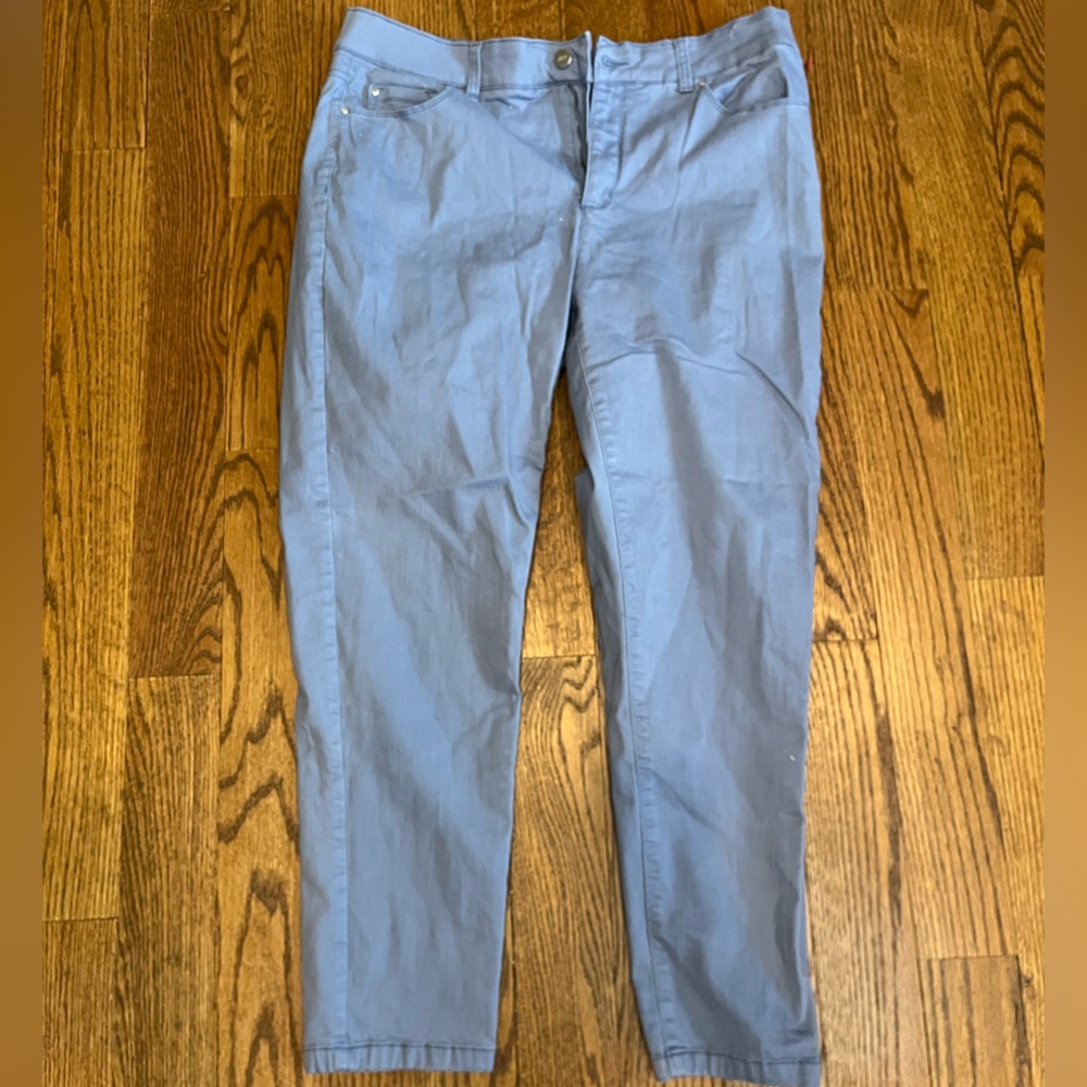Jones New York blue jeans with button detailing